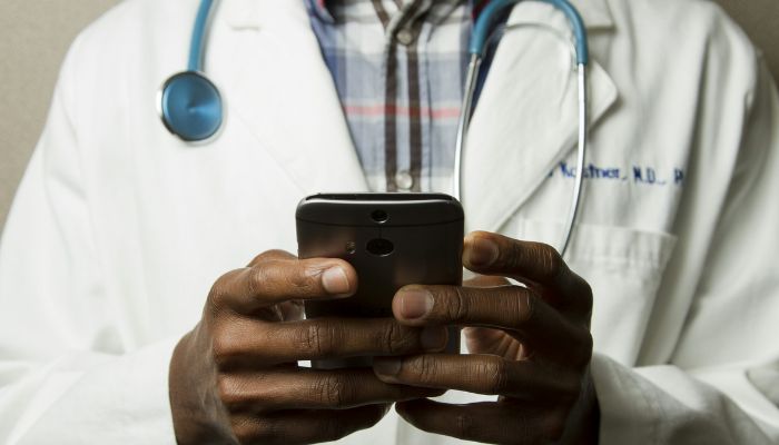 Punjab bans mobile phone use by doctors and nurses during duty hours